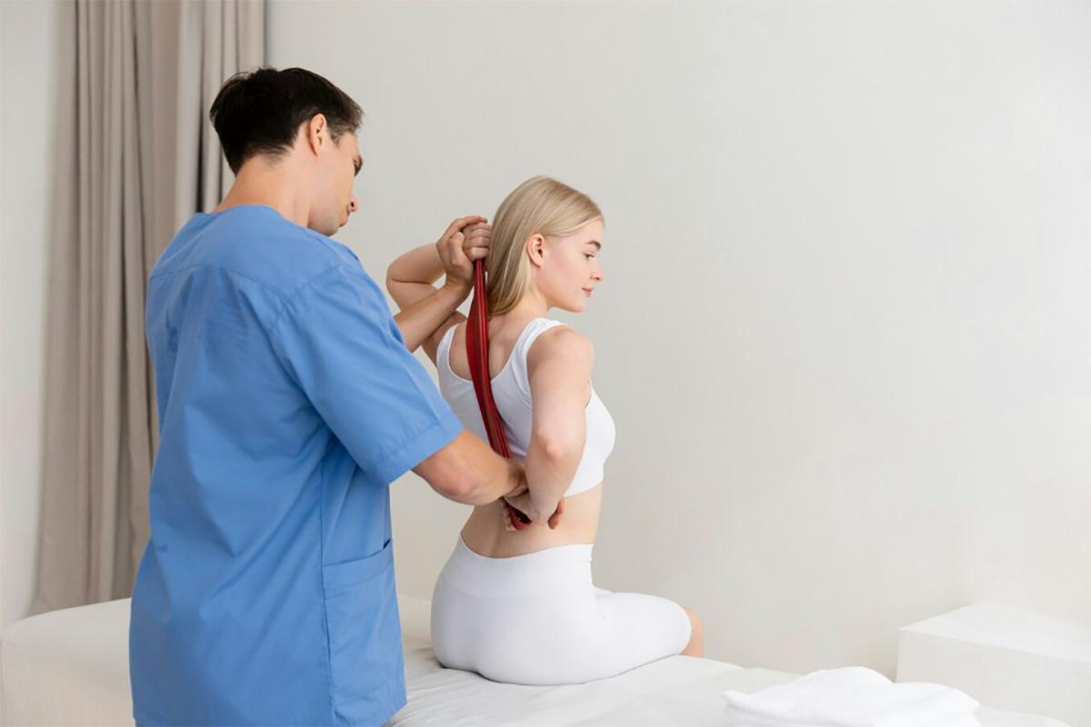 When to Seek the Expertise of a Physical Therapist for Lower Back Pain: A Comprehensive Guide